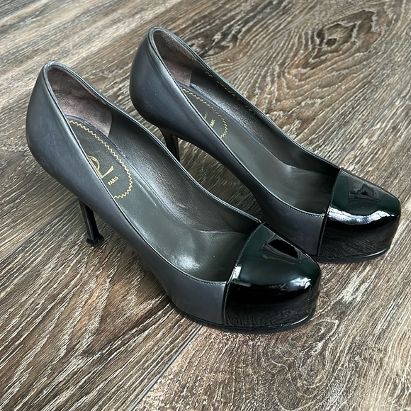 Yves Saint Laurent Pumps - Picture 1 of 12